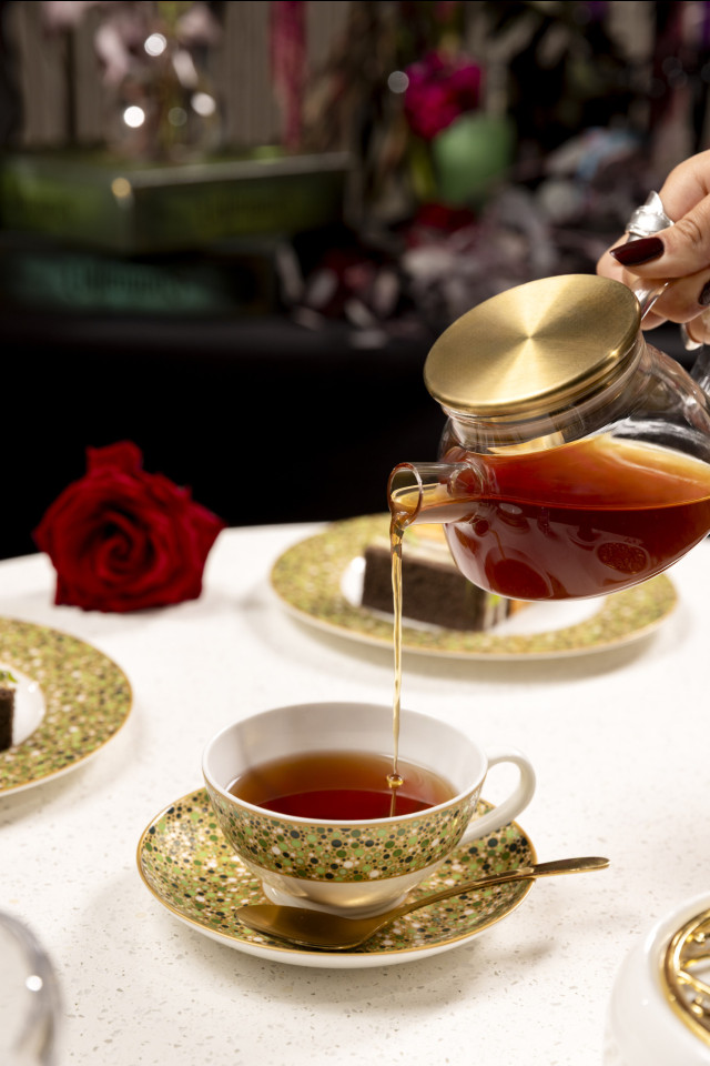 afternoon tea being poured at park lane hotel 
