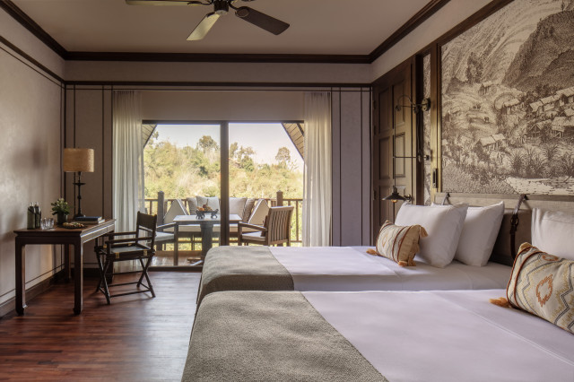 hotel twin room with terrace and desk 