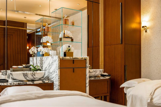 treatment room inside rosewood hotel hong kong
