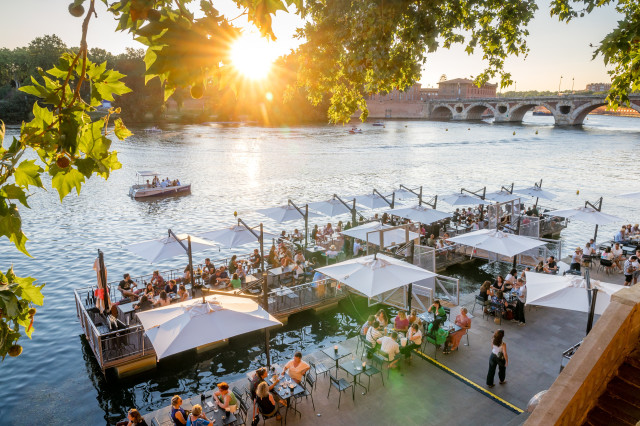 outdoor restaurant area in toulouse