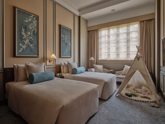 twin bedroom in hotel with teepee tent 