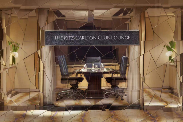 hotel club lounge 