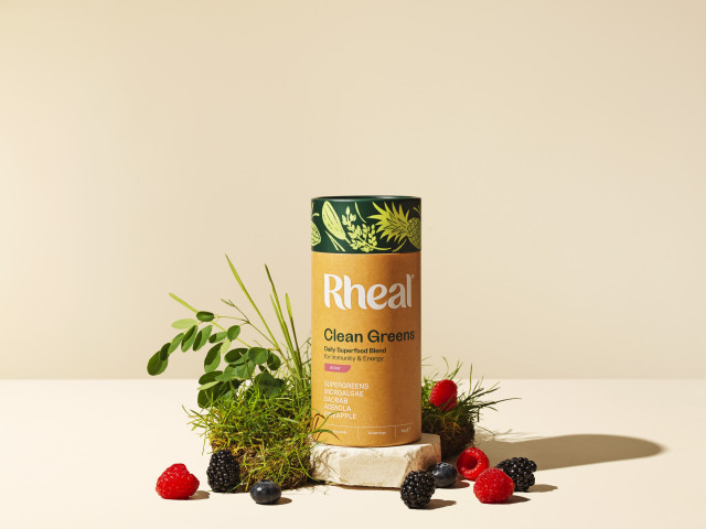 superfood blend with mix of berries and leaves