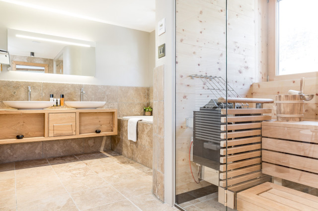 bathroom at hotel das central 