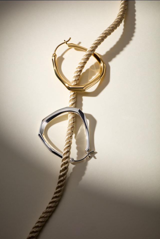 gold and silver earring styled with single rope 
