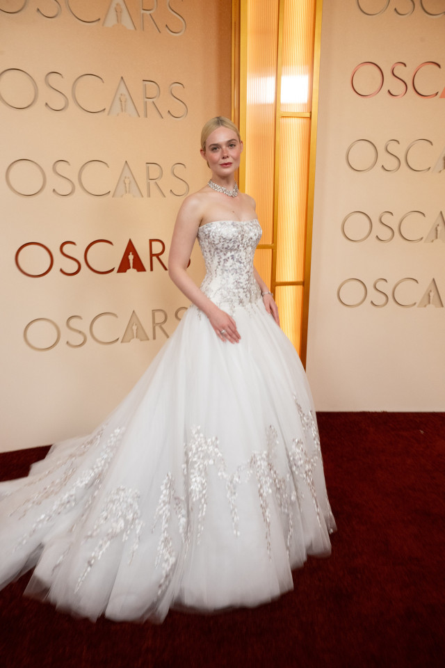 elle fanning in white embroidered gown