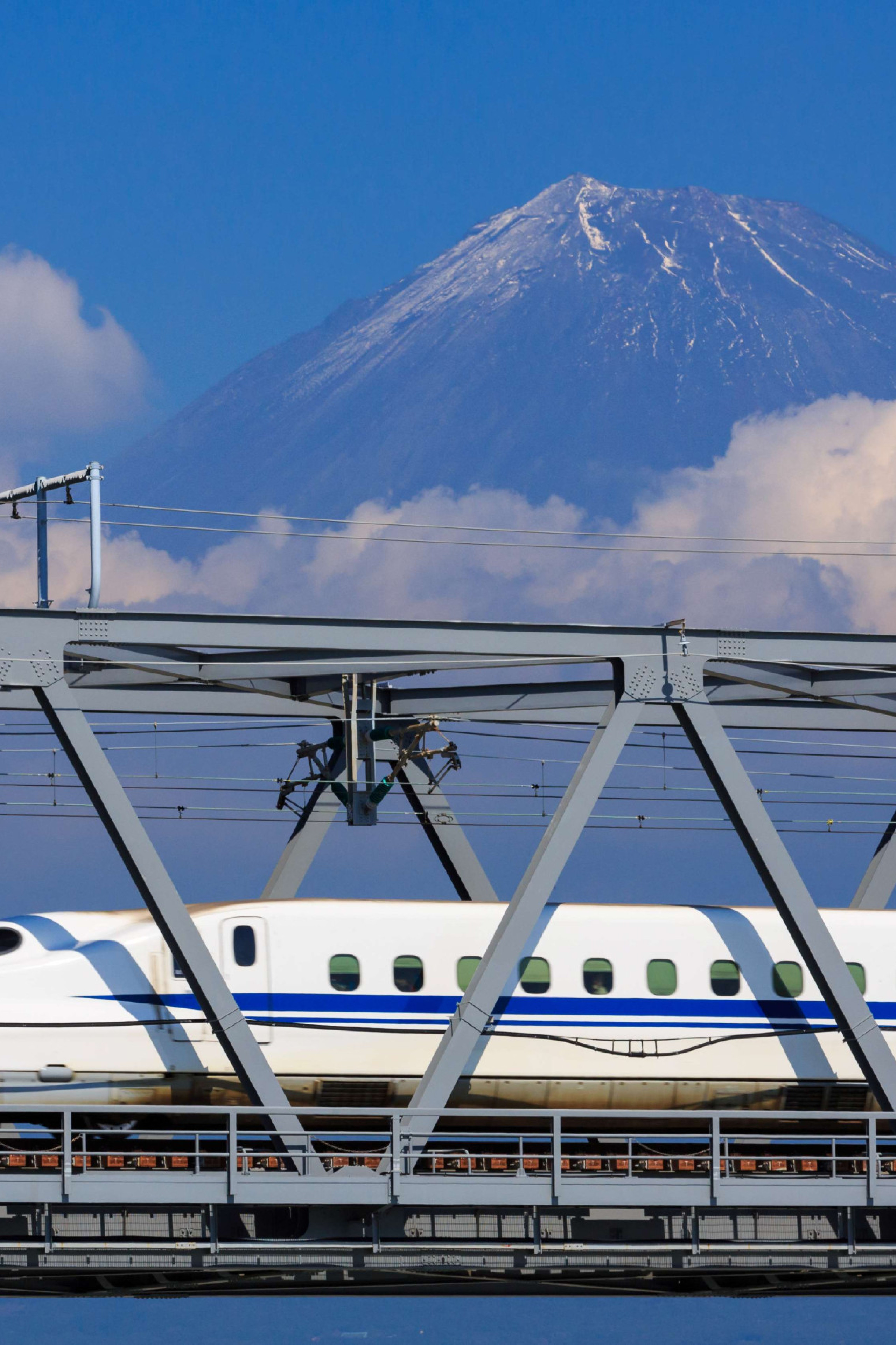 6.-japan-bullet-train-with-mt-fuji.jpg