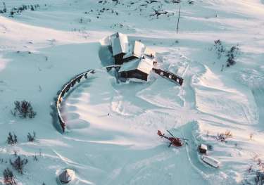 _niehku exterior_drone_photo_ @swedishlapland.