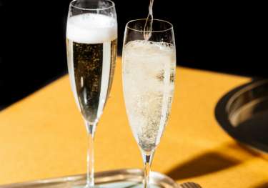 Tray with champagne glasses.