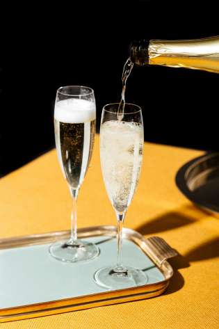 Tray with champagne glasses.