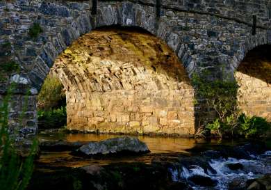 Stone bridge in dartmoor national park.