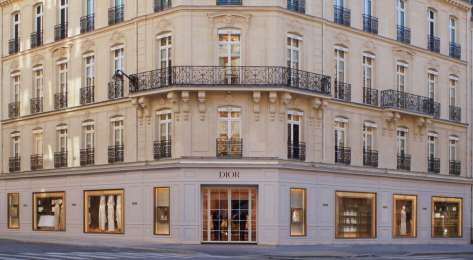 Exterior 30 avenue montaigne la suite dior 1440x810.