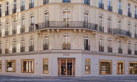 Exterior 30 avenue montaigne la suite dior 1440x810.