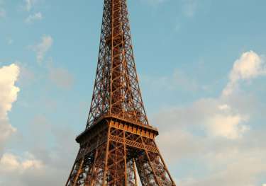 Photo of the eiffel tower.