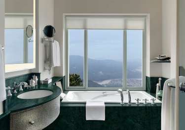 Living_deluxe room bath.