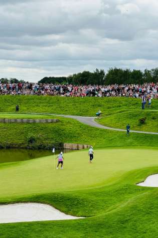 Crowd watching the PGA Chrmpionship.