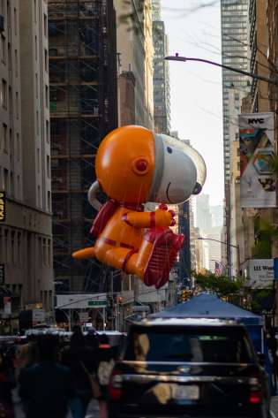 Astronaut Snoopy character balloon in parade.