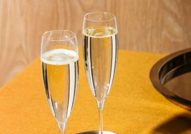 Tray with two glasses of fizz .