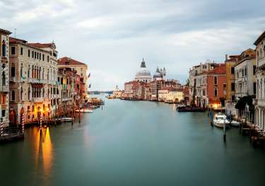 Photo of venice from bridge .