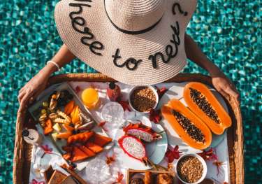 Waldorf_astoria_maldives_ithaafushi_floating_breakfast_2.