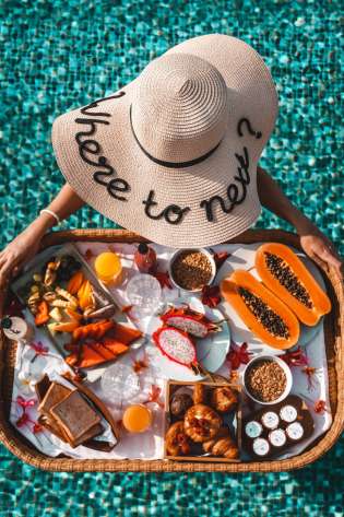 Waldorf_astoria_maldives_ithaafushi_floating_breakfast_2.