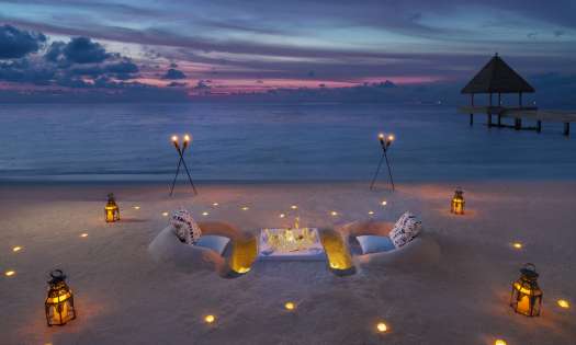 Waldorf_astoria_maldives_ithaafushi_sunken_sand_dinner.