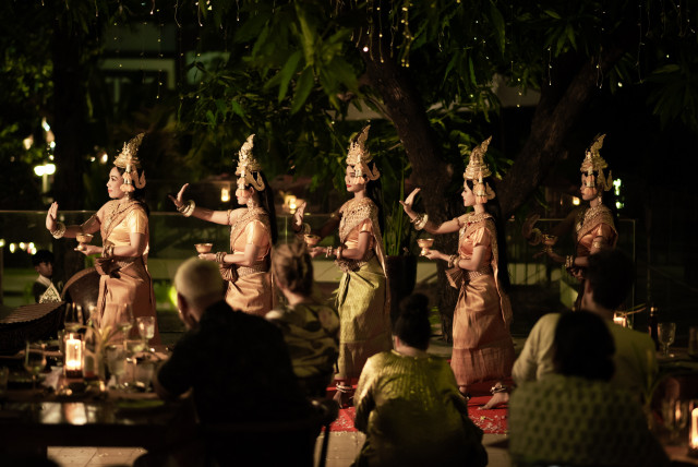 angkor-by-avani-dinner-dance-troupe
