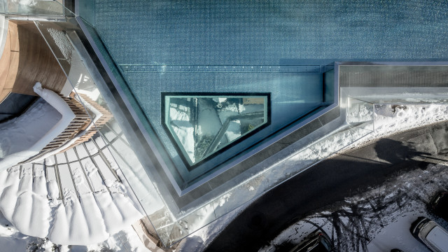 infinity swimming pool at hotel das central