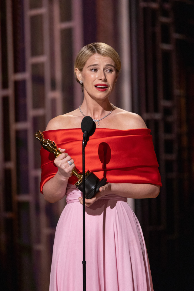jessie buckley giving a speech
