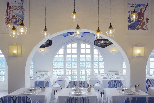 blue and white seafood restaurant 