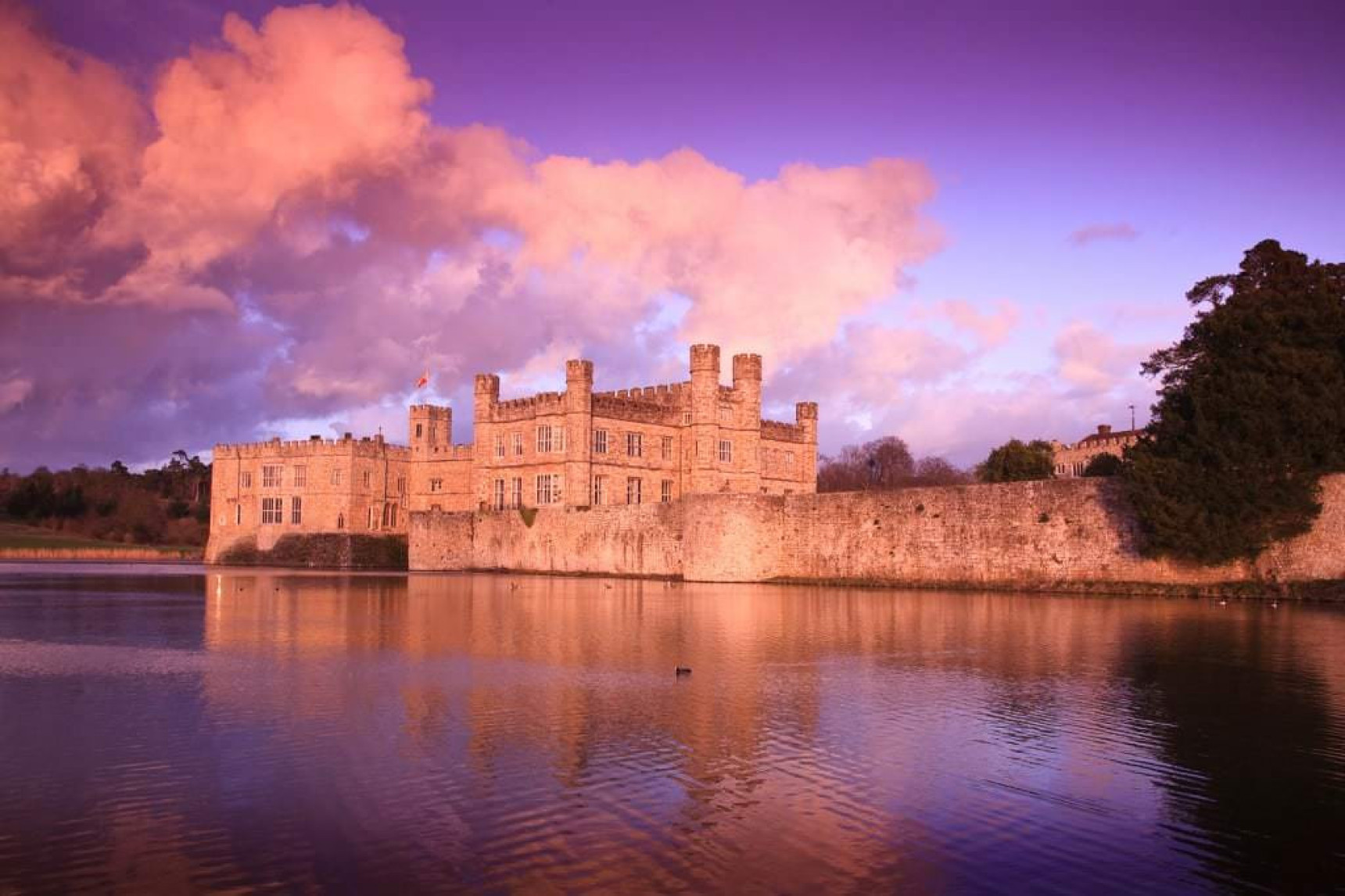 Leeds castle at sunset with pink clouds
