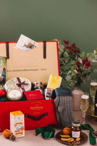 (c) carlo paloni   baxters of scotland   the lossie luxury hamper.