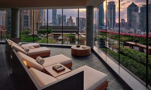 Hotel seating area with skyline views of shanghai .