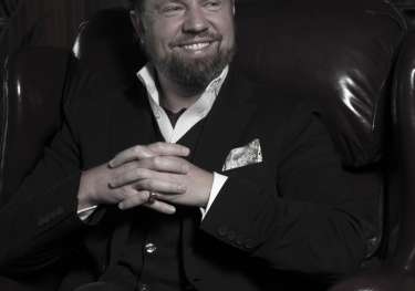 Headshot of adam von gootkin.