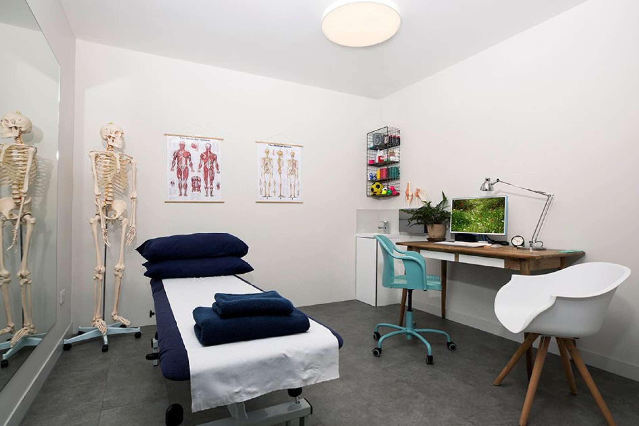 The-ultra-sports-clinic-room.