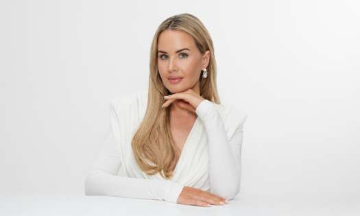 Alice henshaw headshot.