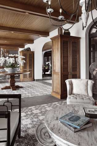 Anteroom (lobby).