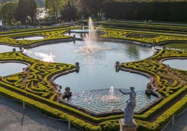 Water feature at blenheim palace .