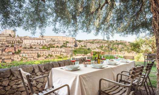 Outdoor table at hotel .