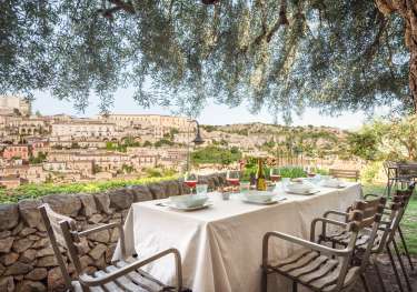 Outdoor table at hotel .