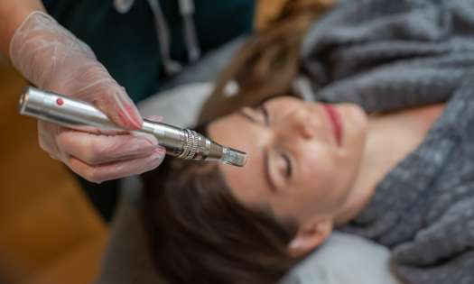 Person getting tweakment in clinic.