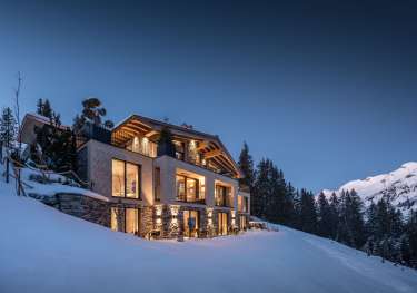 Exterior view of le chalet in the evening.