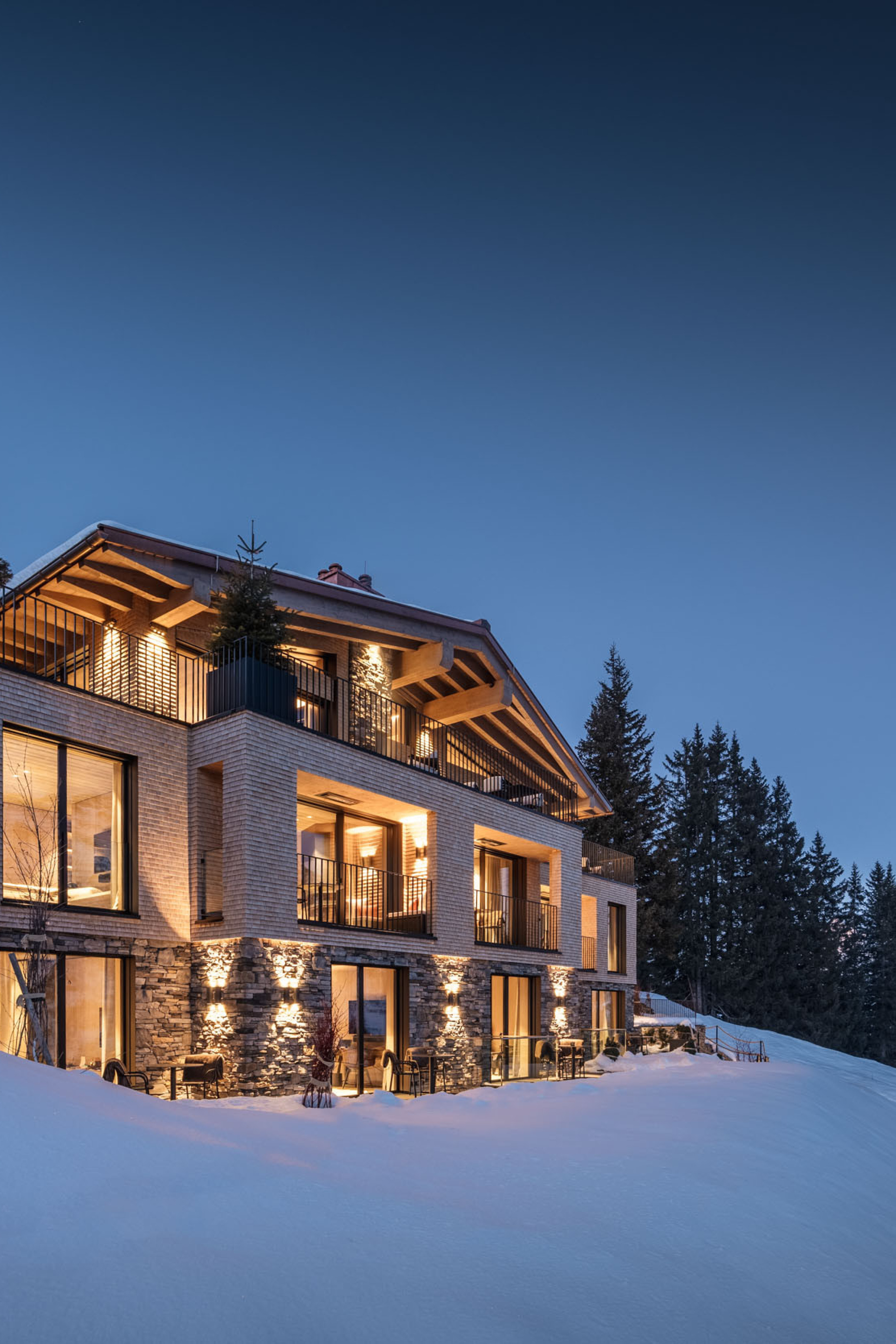 exterior view of le chalet in the evening