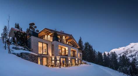 Exterior view of le chalet in the evening.