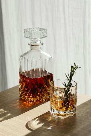 Decanted whisky unsplash.