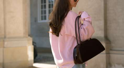 Maria kragmann posing with bag .