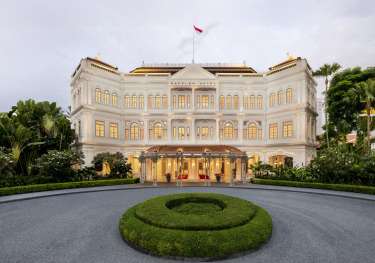 Exterior of hotel with driveway .