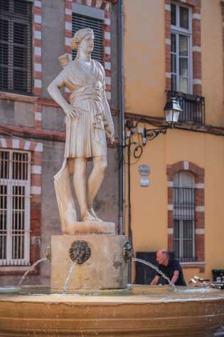 Statue in water fountain in Toulouse.