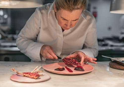 Hd at the connaught, helene plating   credit justin de souza.jpg.