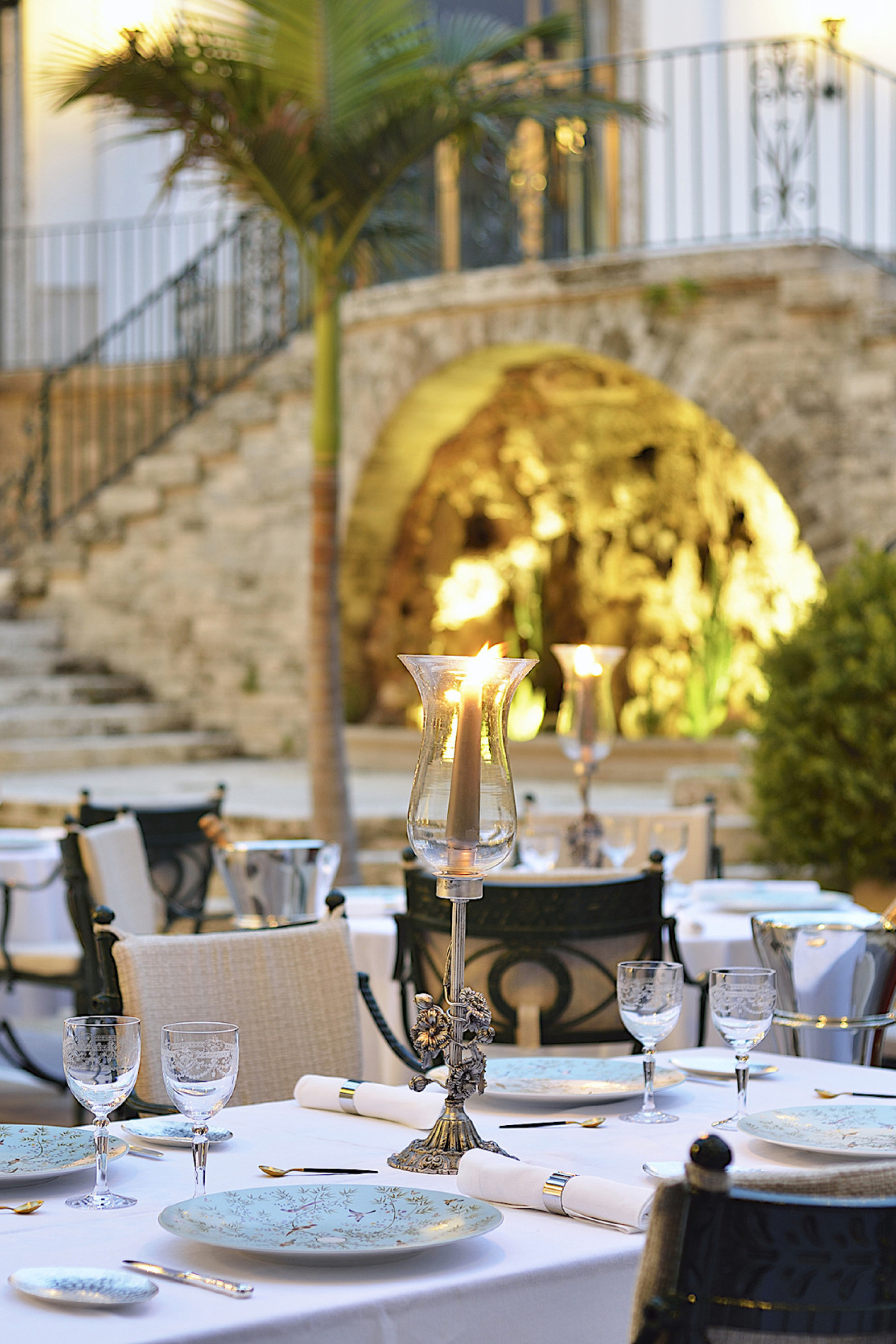 fine dining outdoor restaurant at hotel